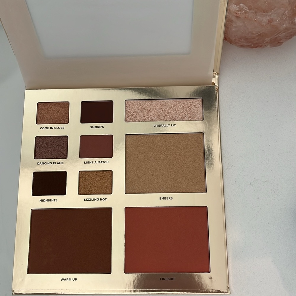 NEW Iconic London Heat Of The Moment Face & Eye Palette NEW - MSRP: $62.00